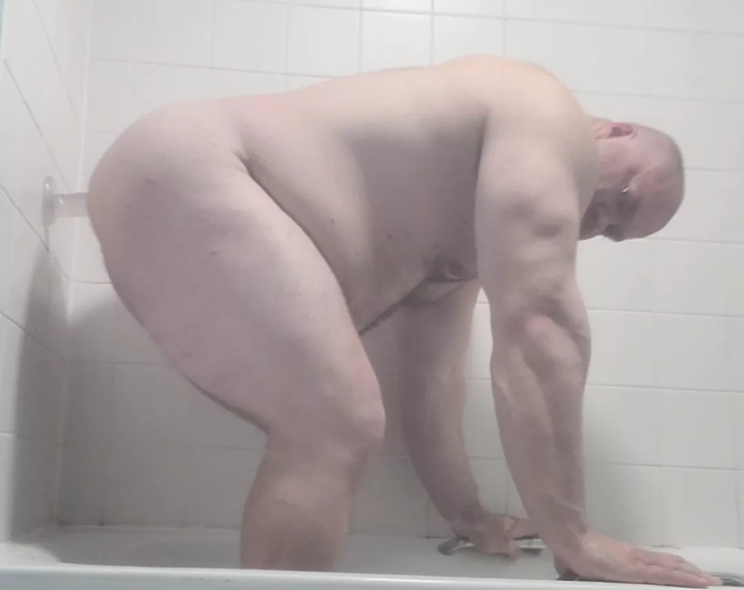 Bending over and taking 8 inches like a pro posted by strongdickie2