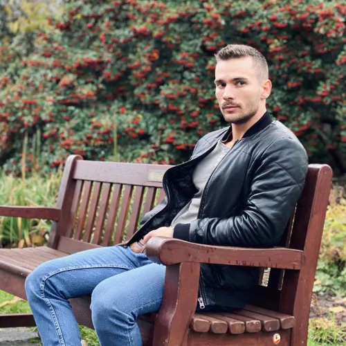 Bored, let's chat by pitsplease