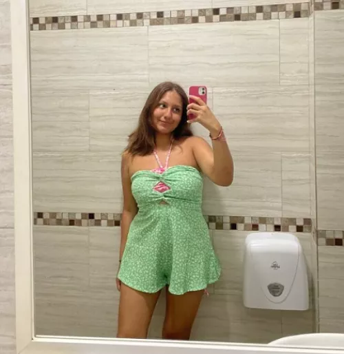 Can i wear this top at school by awayUnseat519