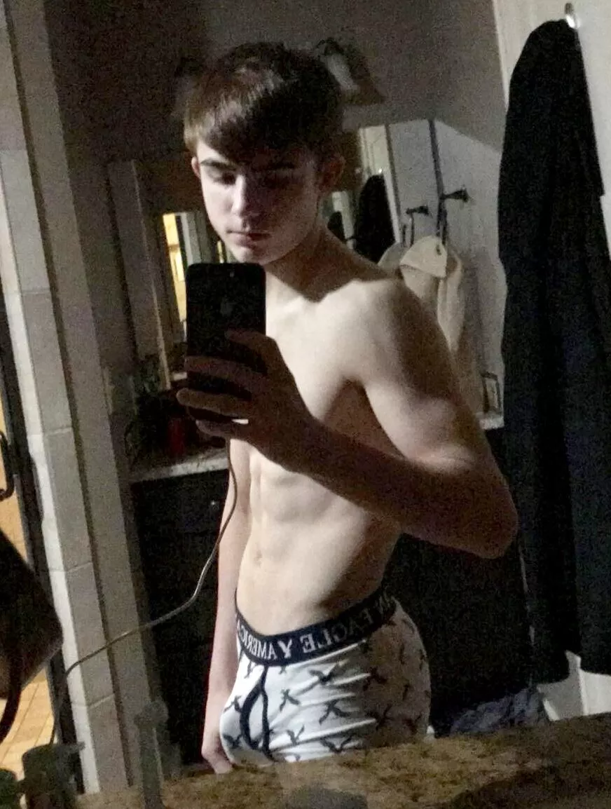 Curious younger bro.So I've stroked wit a couple dudes I wrestle wit. I like watching them nut. Kinda wanna know what it feel like to have somebody nut on my face. Hopefully somebody near my age but not like a deal breaker. posted by ConfidenceAny2543