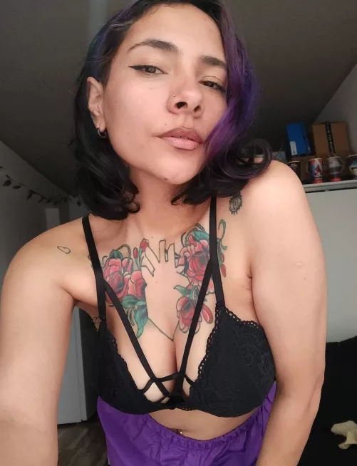 D u like my purple hair or tattooes more by recurekittiev48
