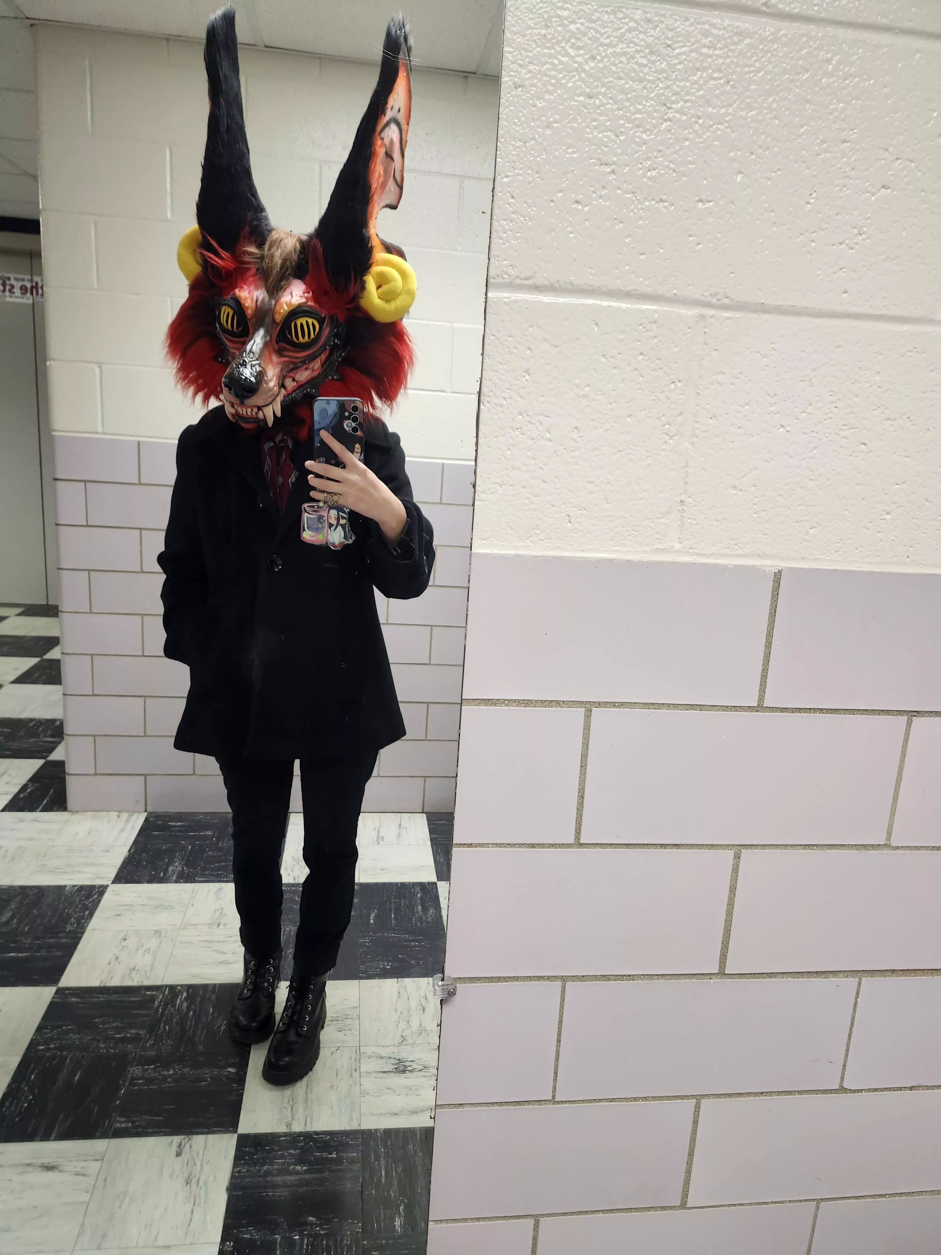 Do i look good? posted by Lemon-Concentrate