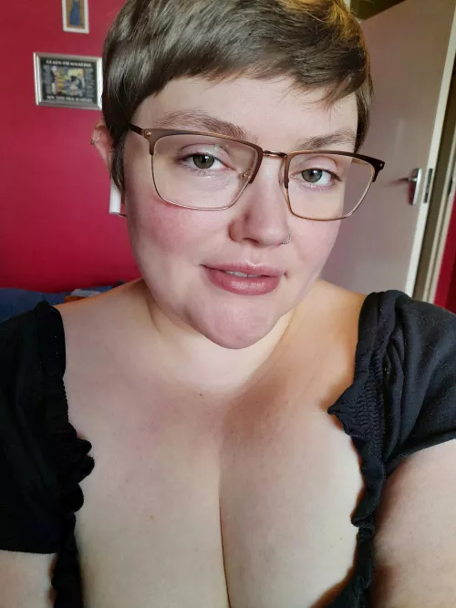 Hi 🥰 by ellen_ripley_