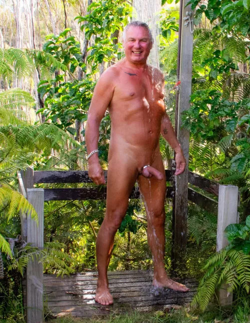 Hot day; cold shower by seriouslynarced