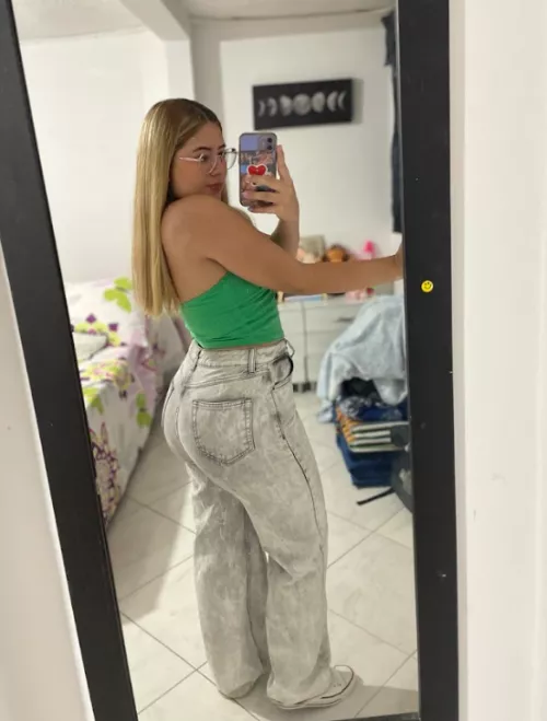 How's my big ass look in the mirror by bradisongchw