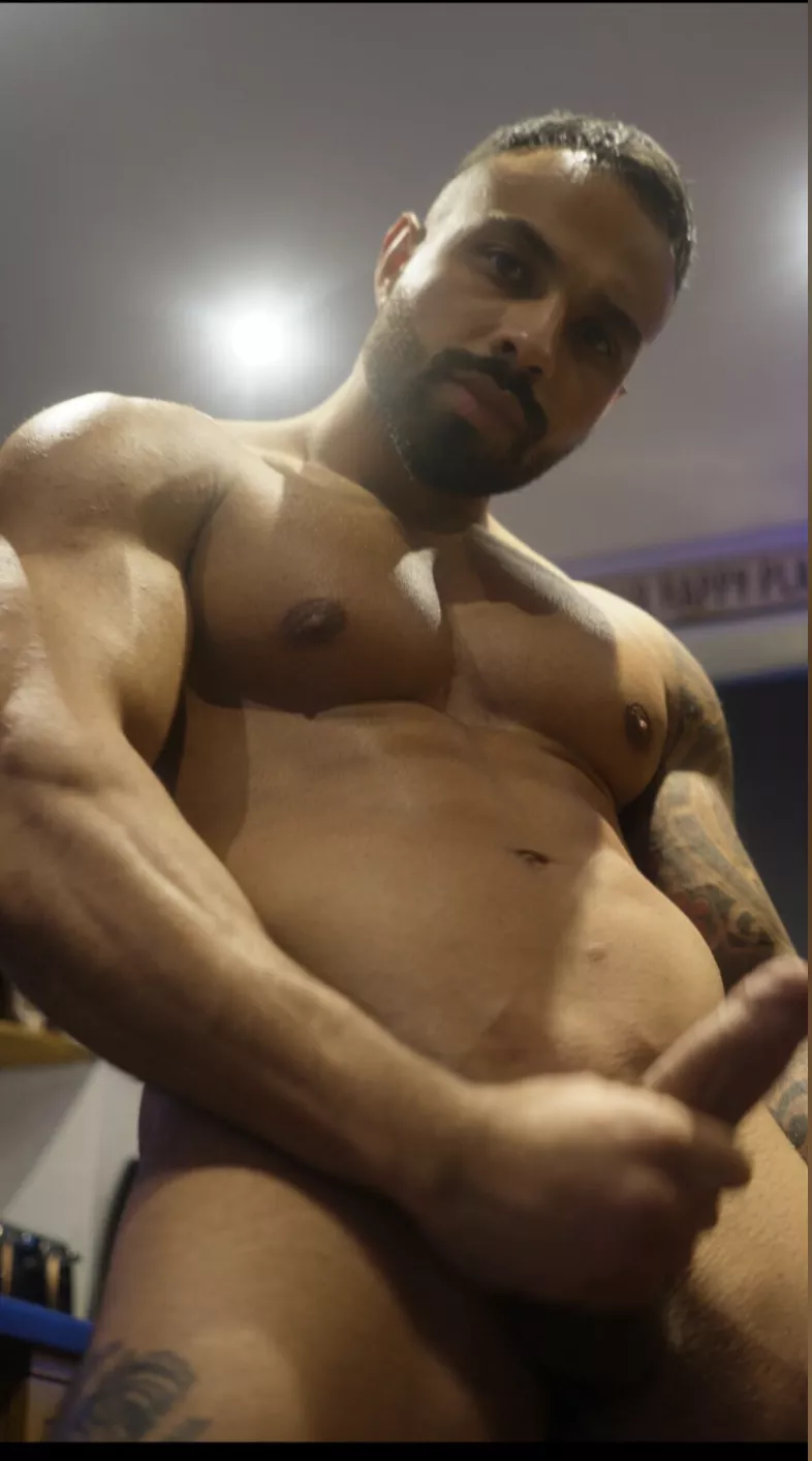 How's the view down there? 👀 posted by ManLik3Deakz