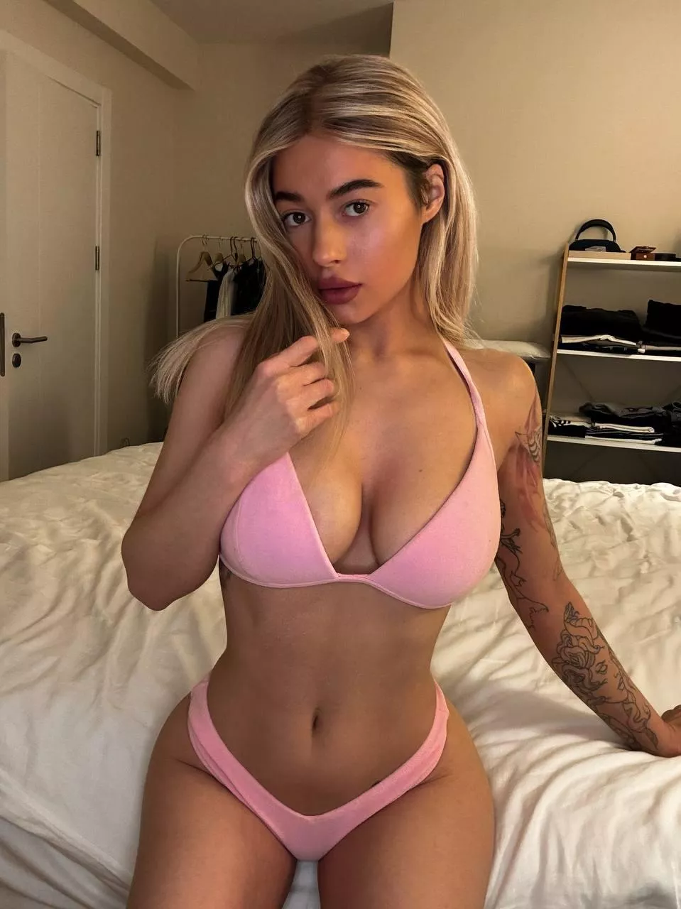 I love my pink bikini posted by De_Loyri