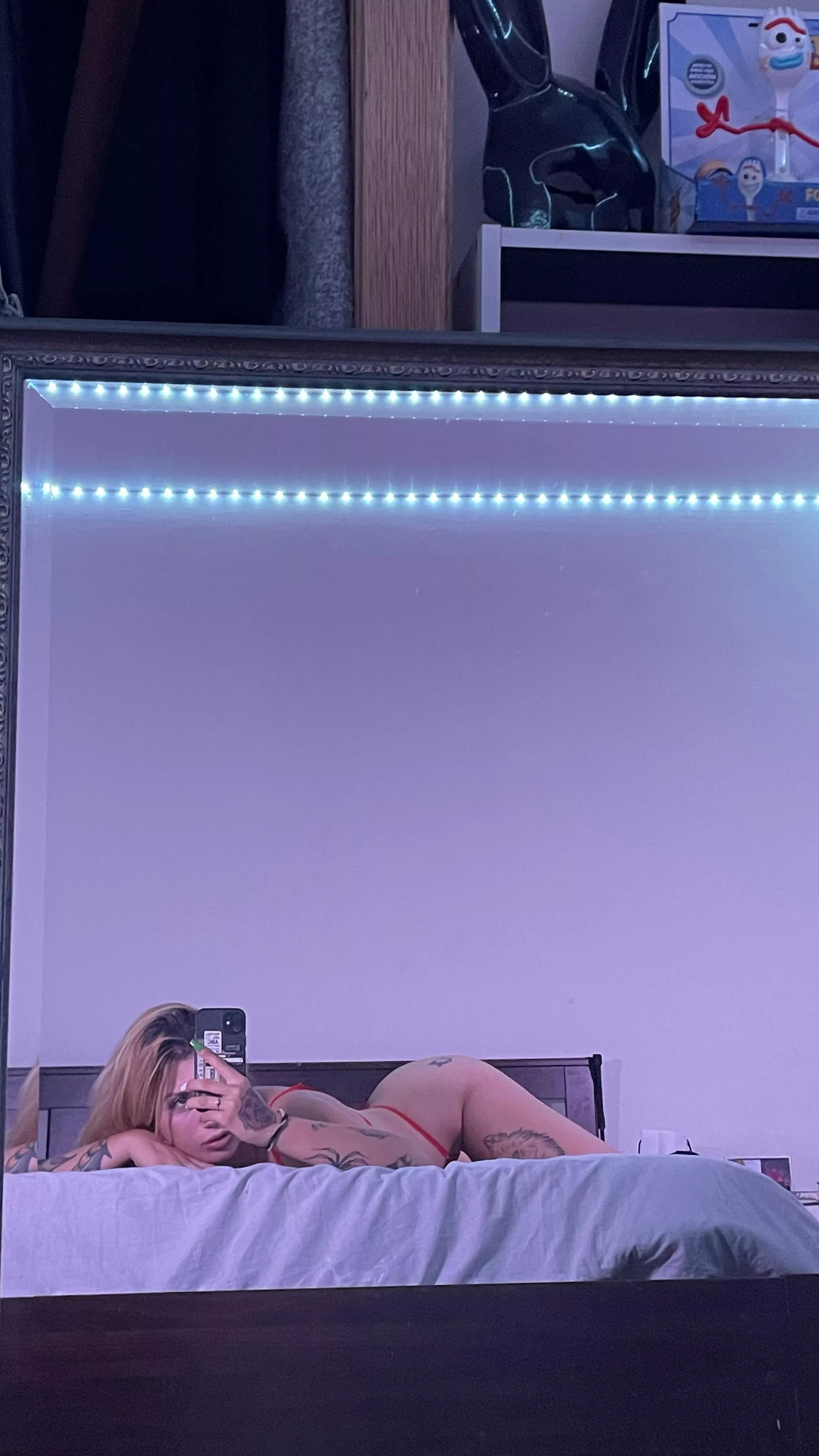 I wait for you in the evening to kill time with you posted by Lia_Bueno