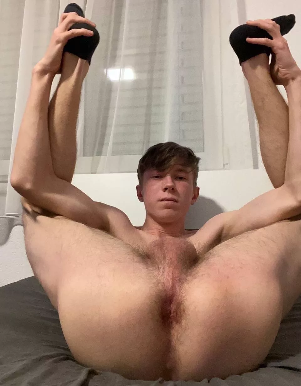 Legs up posted by PeteGuy23