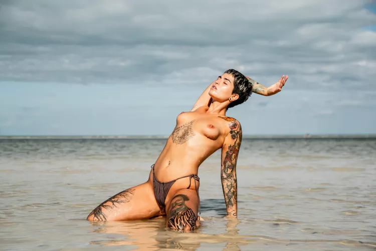 Love getting naked on the beach 🏖️ by Georgieweare97