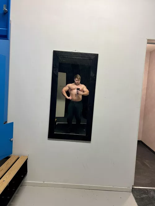 [M]25, Bloated swede 😜 by SantasLittleLifter