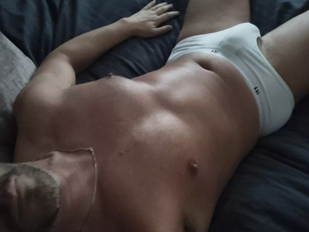 Monday bulge posted by LonelyIllustrator541