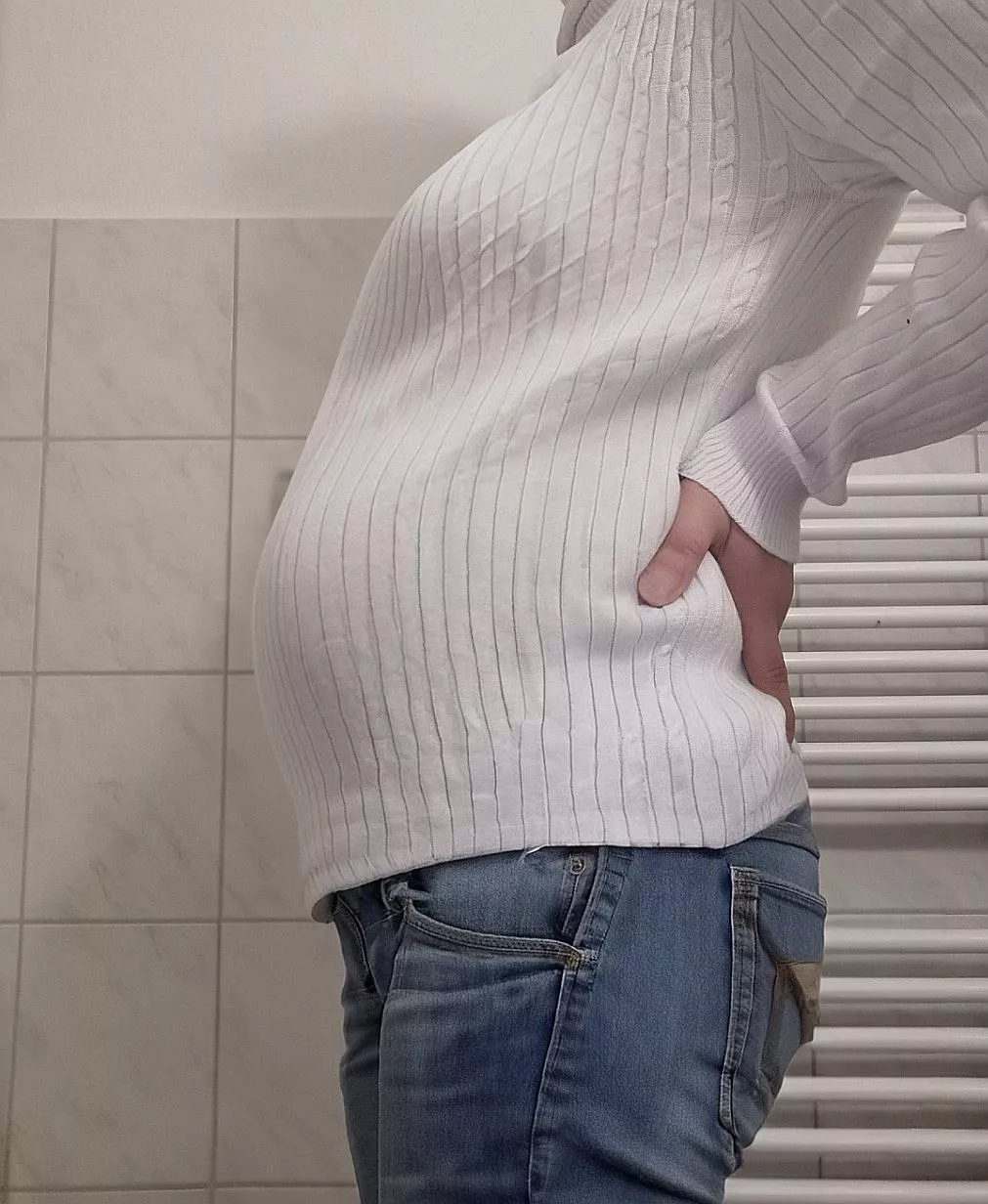 Pregnant or foodbaby? posted by stuffingpanda