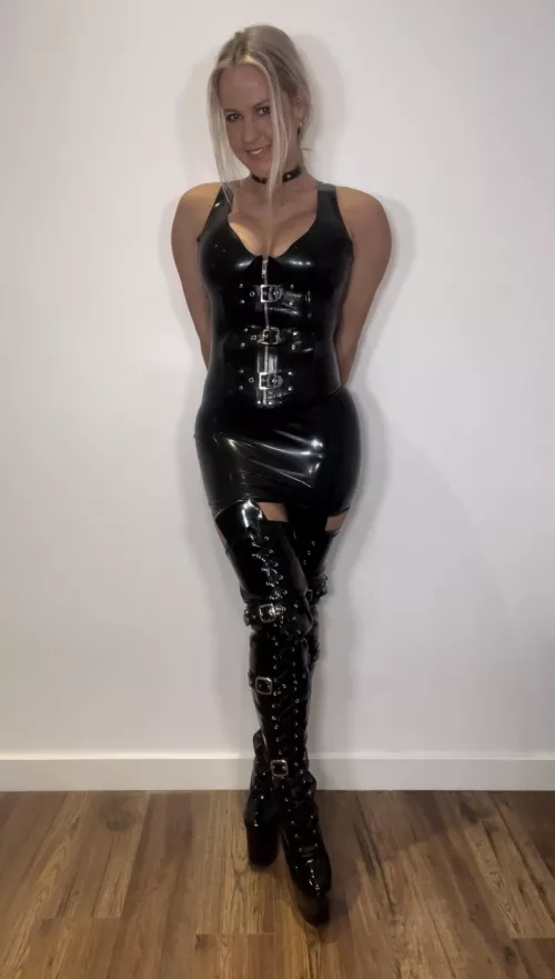 & She flashed a devilish smile… by Evergreen_queen90