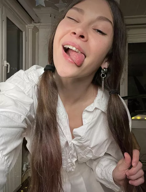 Spank me?? by anakarina1236so