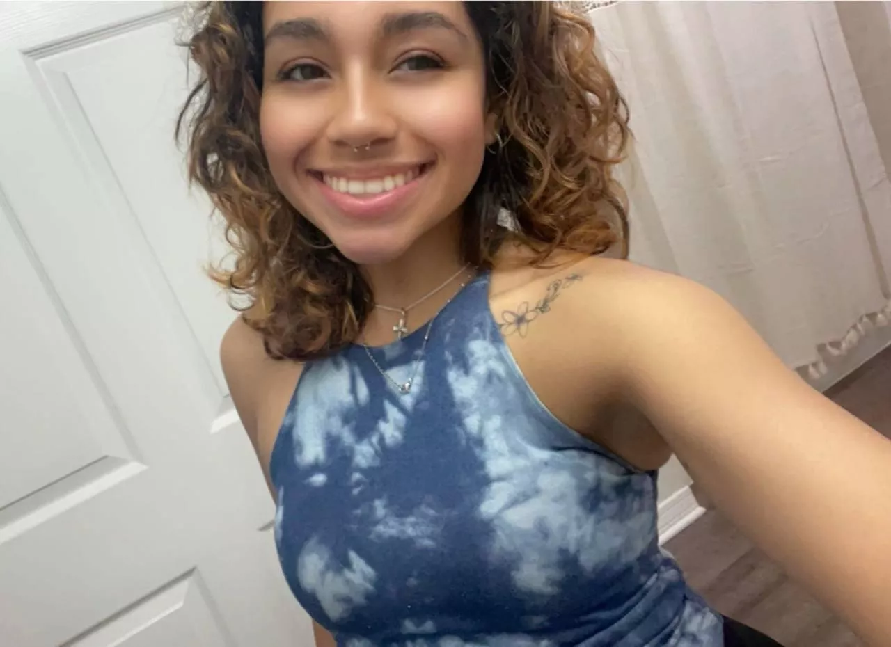 Sweet smile IUTR posted by Hot_Babet