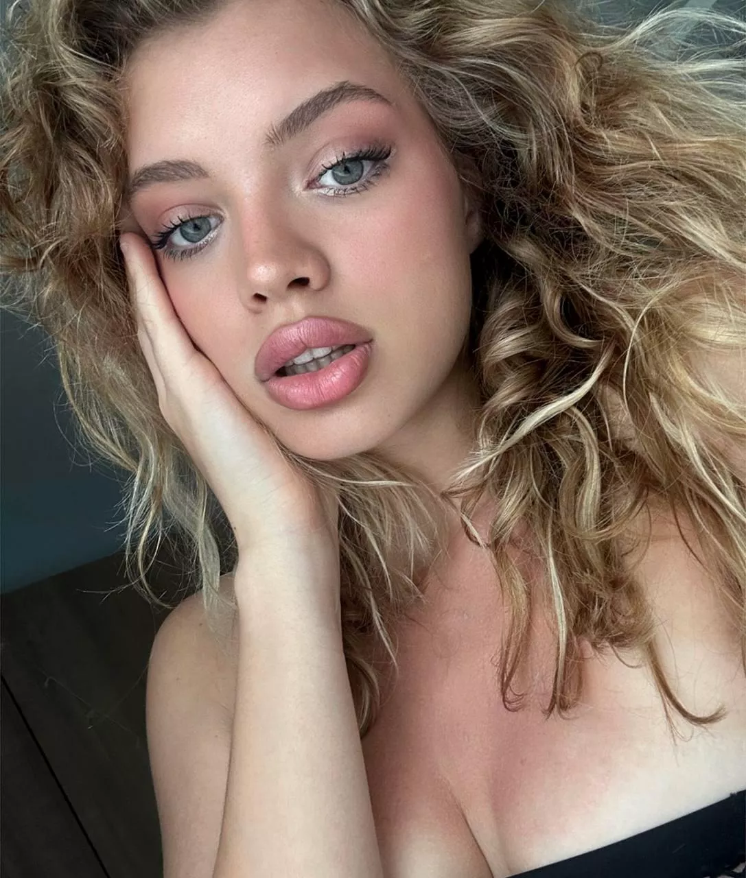 Unreal but totally real selfie with my blue eyes featuring posted by tsakoa