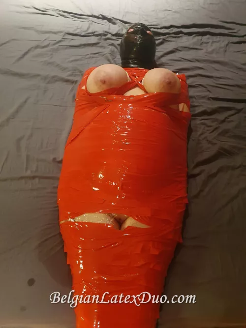 Wrapped tight by BelgianLatexDuo