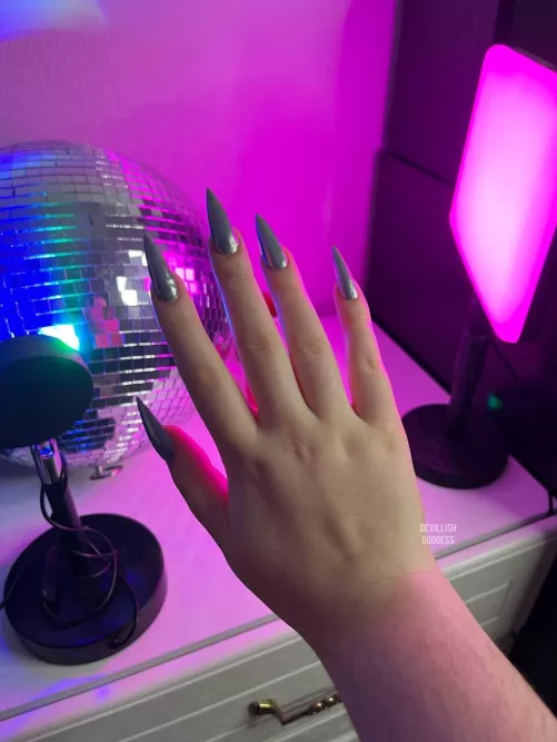 Yes, I’m obsessed with My nails too by devillishgoddess