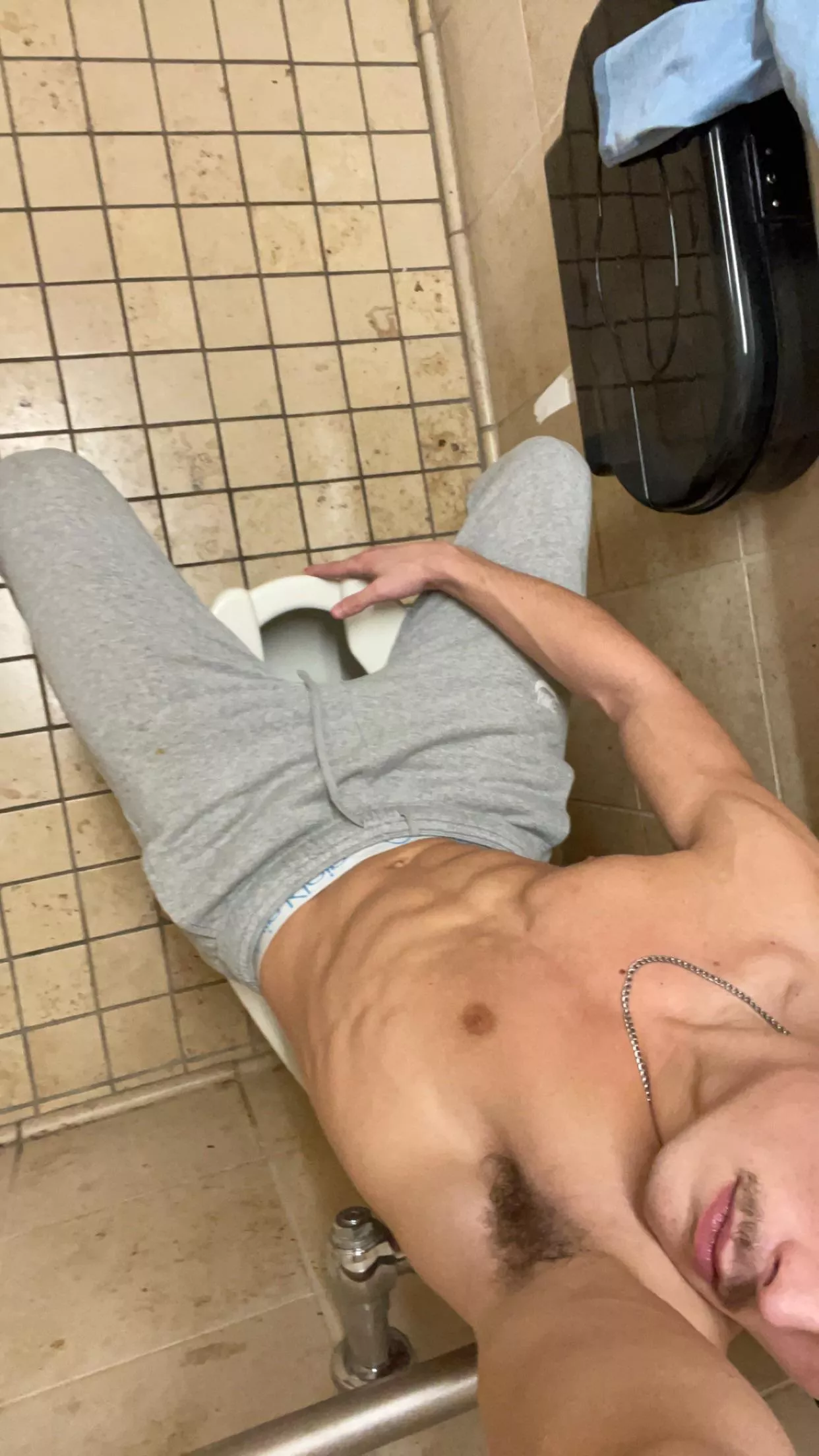 22 straight bottom looking for bwc hmu I’m freaky asf posted by College_boy1415