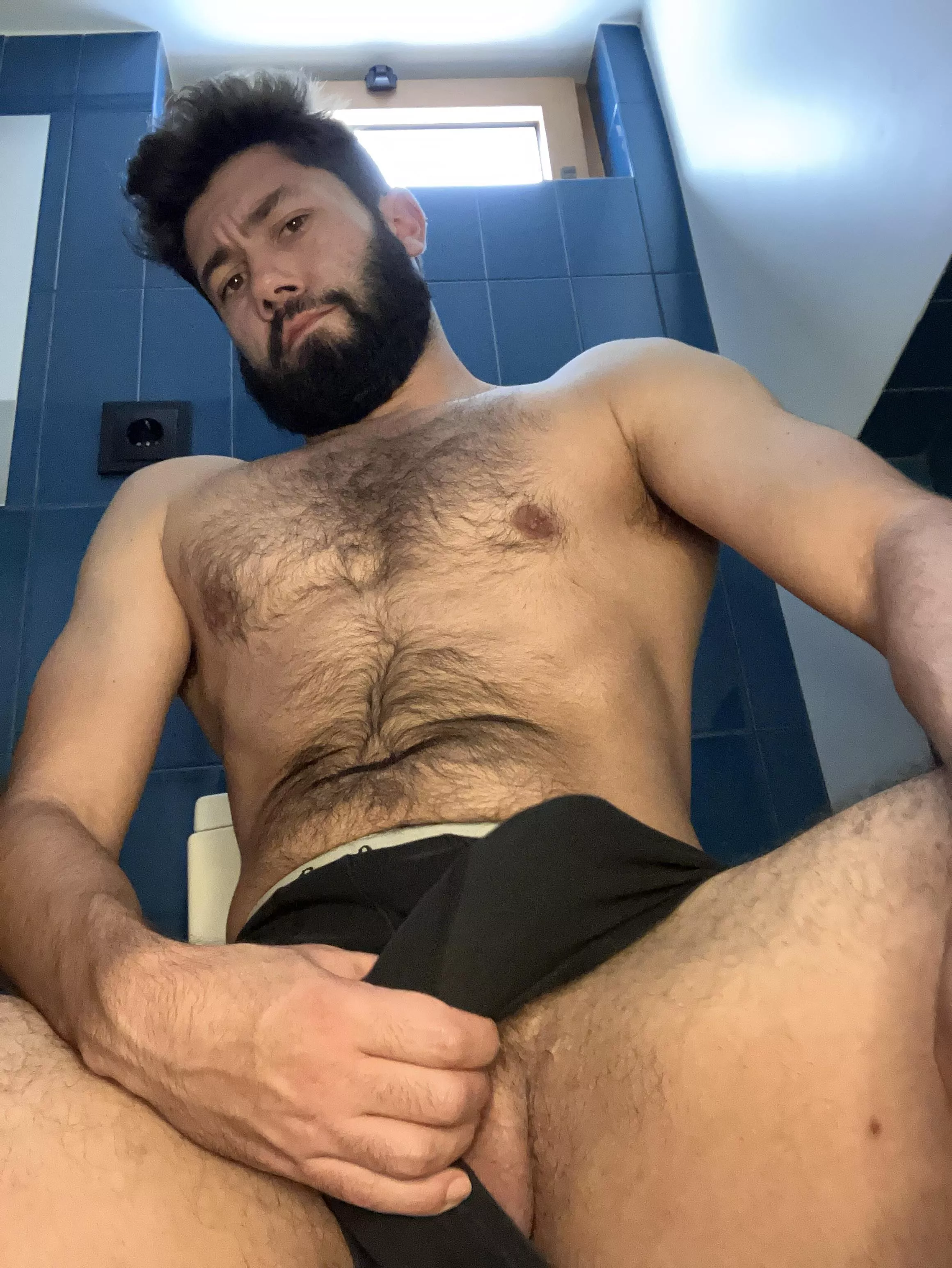 [26] It’s heavy ⚡️ posted by AxlRagnarok