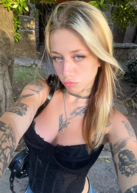 Am I hot enough to keep posted by cooperationapples