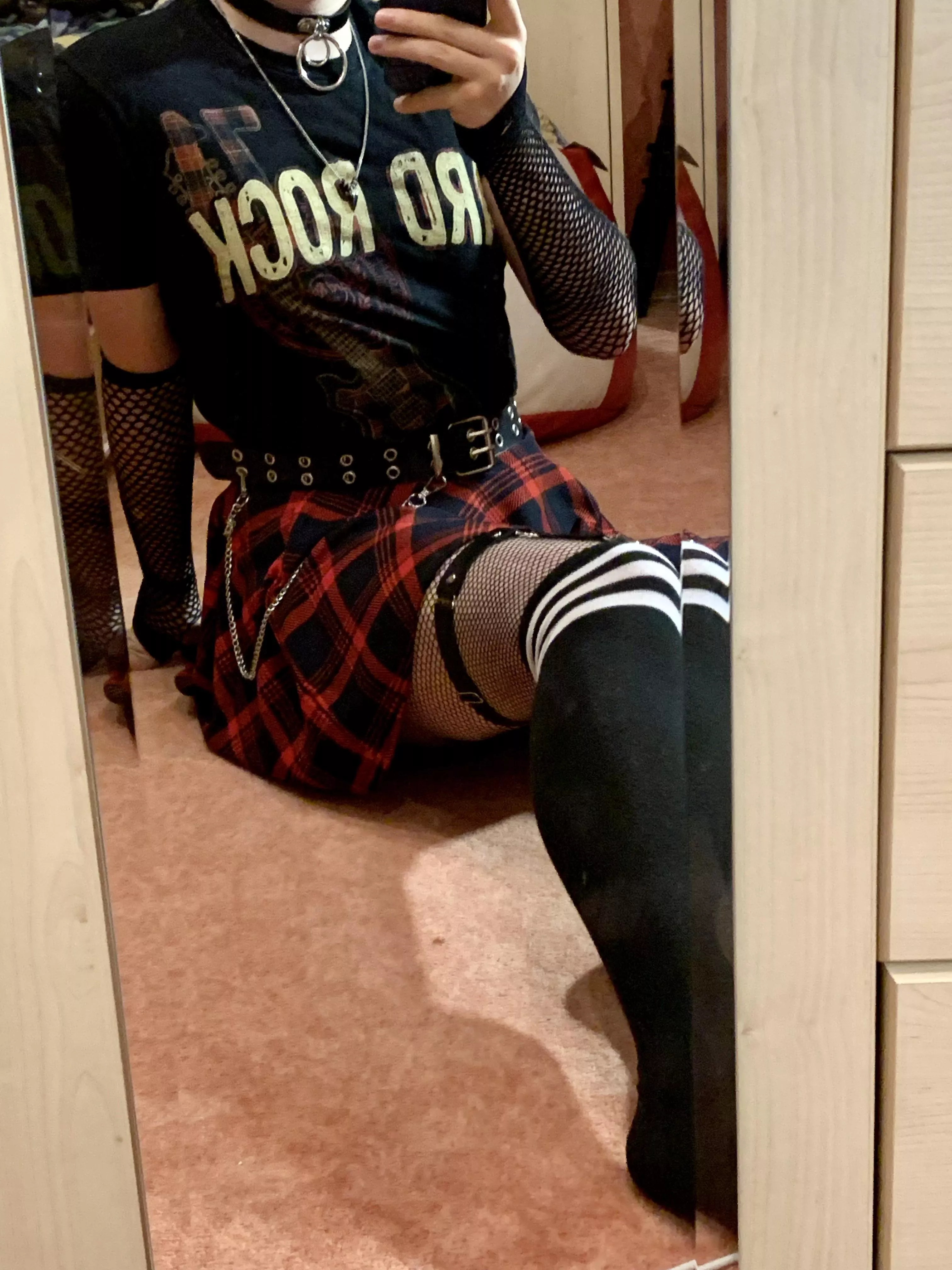 Anyone up to get know each other 💕 posted by Rock_fox23