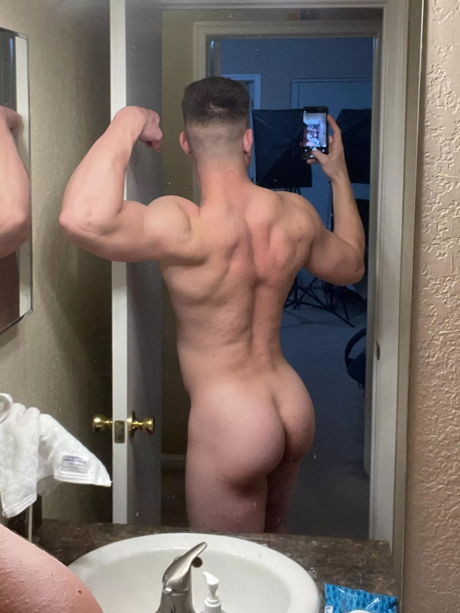 Back for days posted by StrippingViolinist