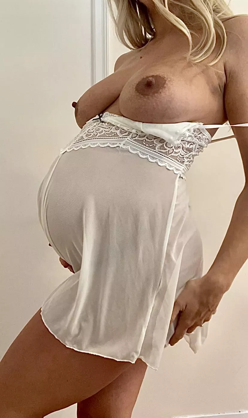 Can I get some help peeling this off my pregnant body? posted by fitMILFsav