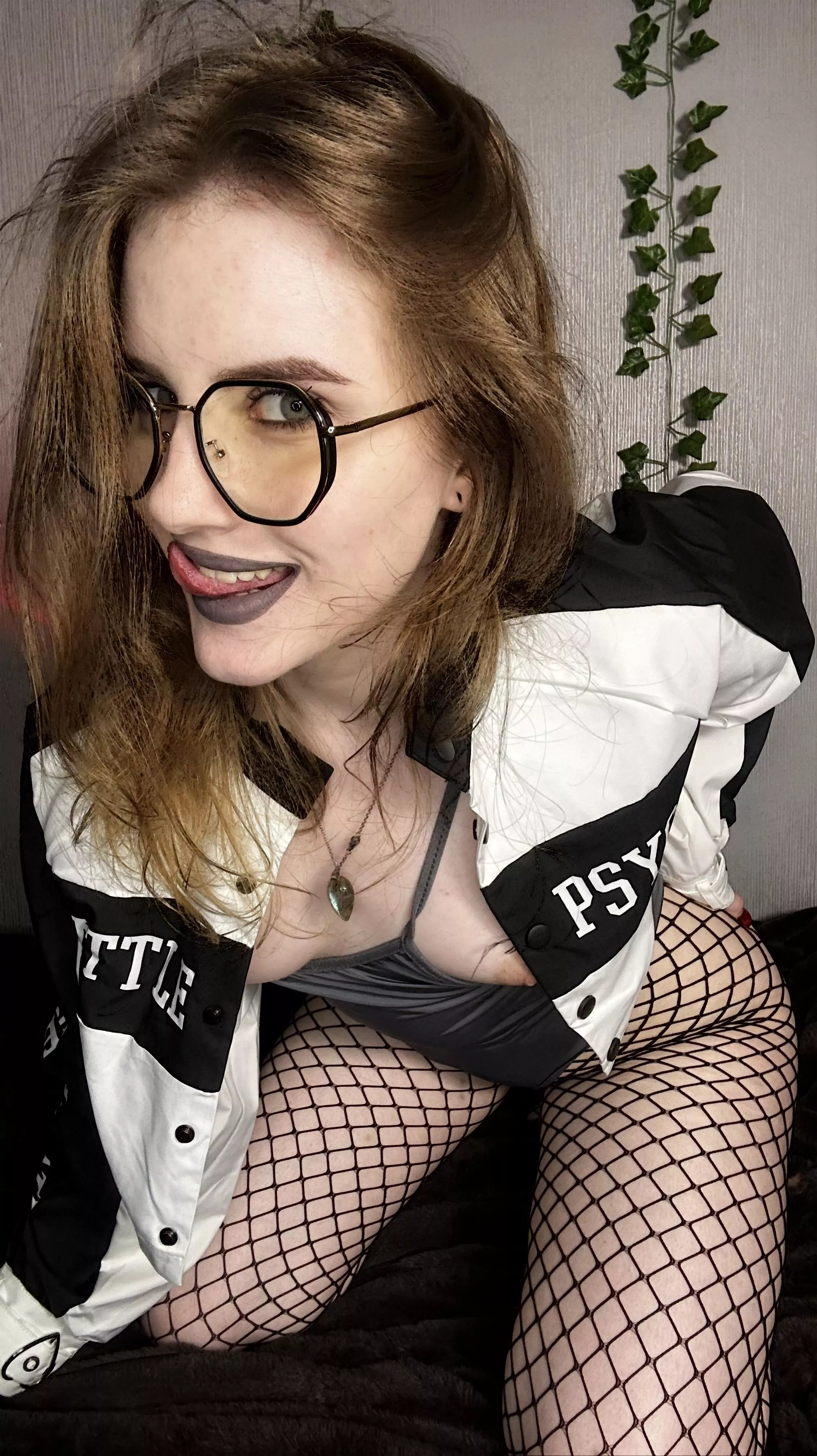 Can you fuck me without taking my fishnets off? posted by Jodelmichi
