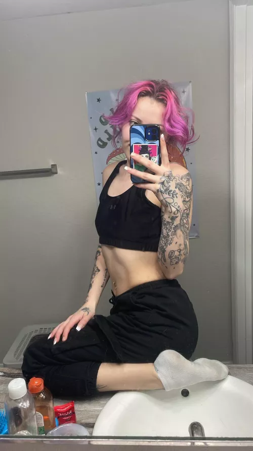 Do you like them on me? [f] by Sadie_gomezz