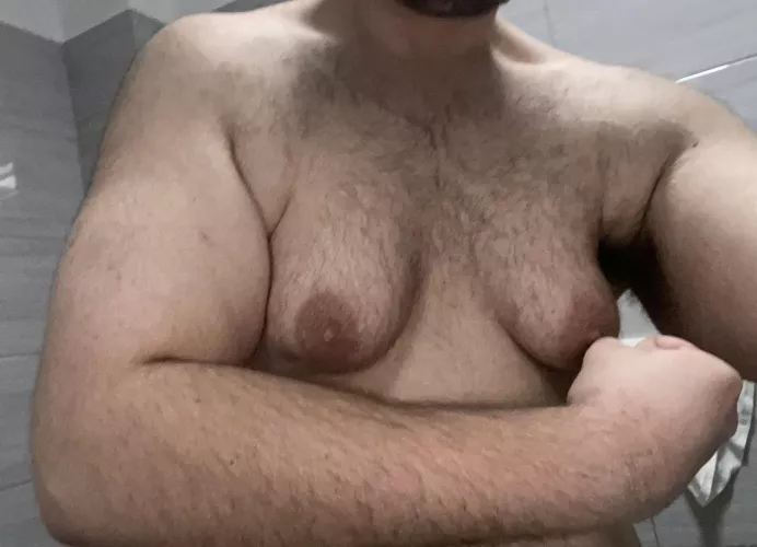 does anyone want to play with a big beefy hairy 18yo cub trying to become a muscle bear? dms open by True-Idea9048