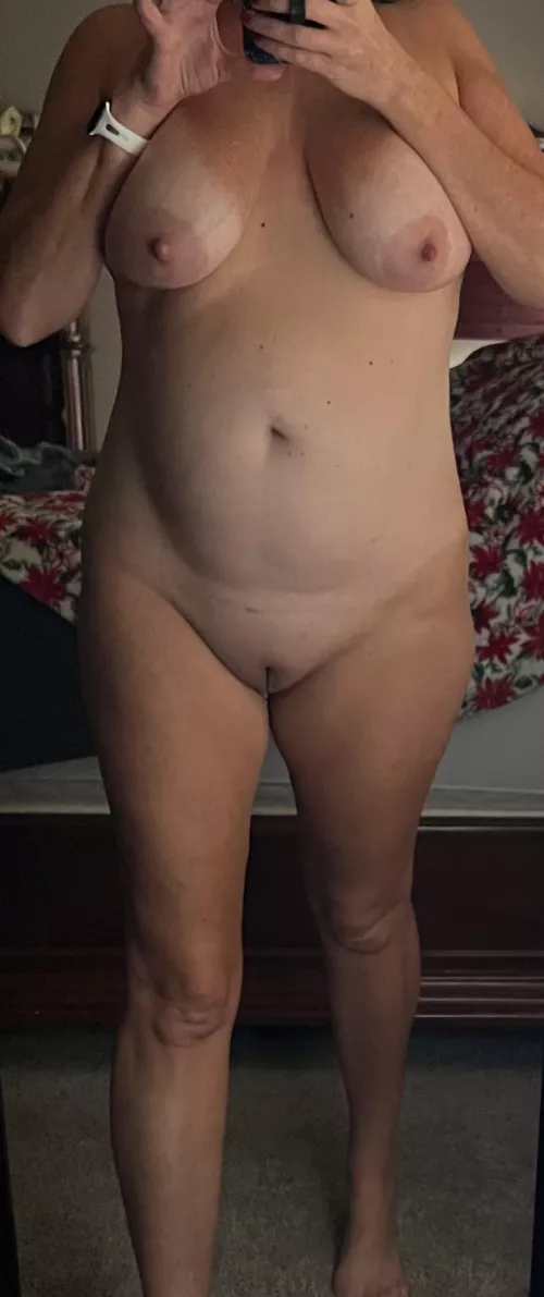 [F]42 5’5 142 feeling old today. Sagging more than usual and not motivated. by Emma19811