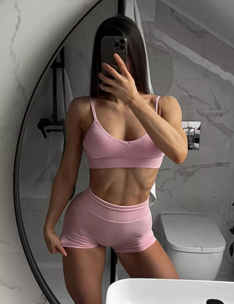 fit abs posted by linasphysiquex