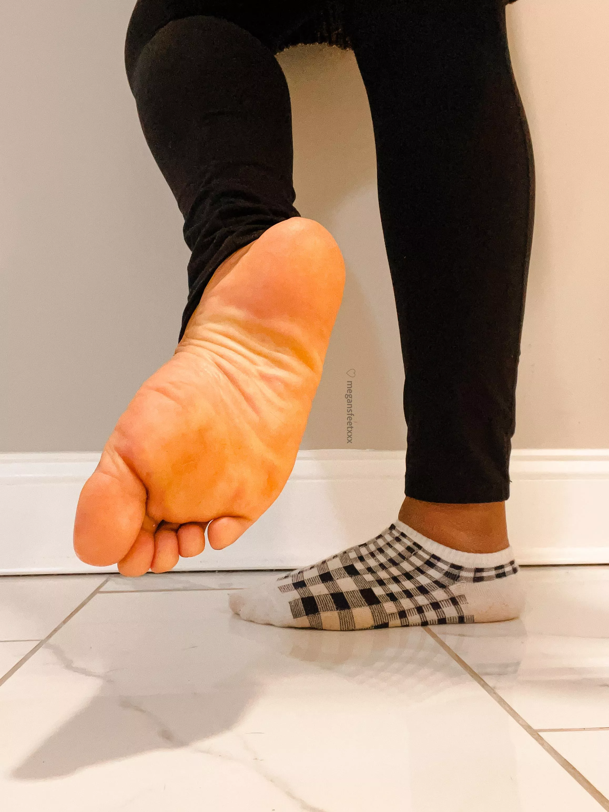 Fresh out of my smelly socks 🧦 🤗 posted by megansfeetxxx