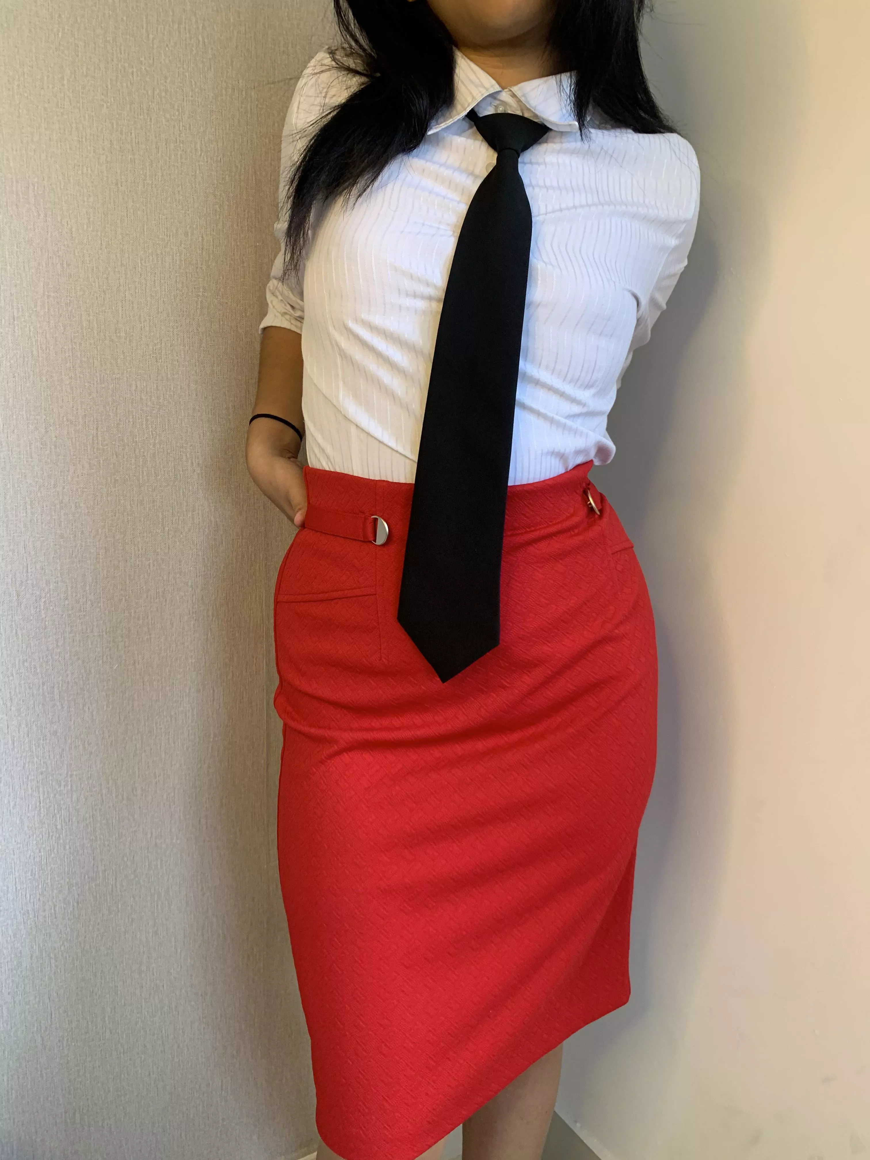 I love red posted by Confident-Emu4587