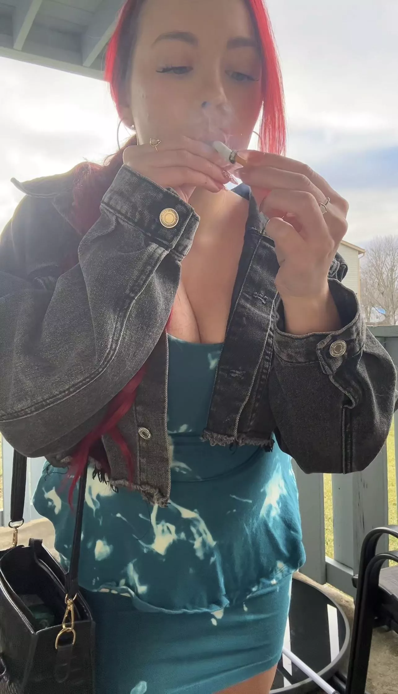 Is this the sexiest way for a woman to chain smoke? posted by CandyRedxx