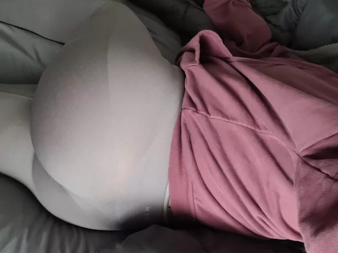 Lazy post workout pic :3 by LizzysLewds