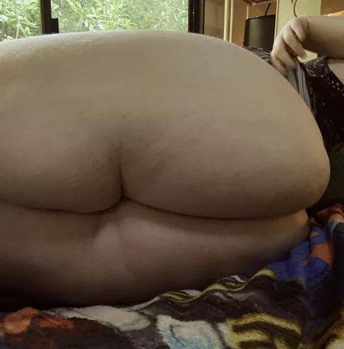 Monday night are so boring 🥱 by fluffylilbrat