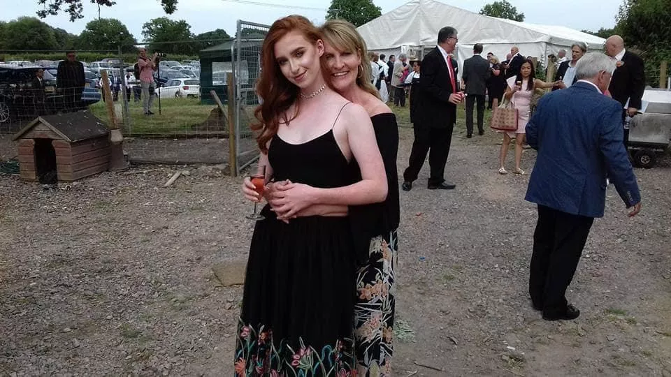 Mum or daughter? [2] posted by ThanksOk5511