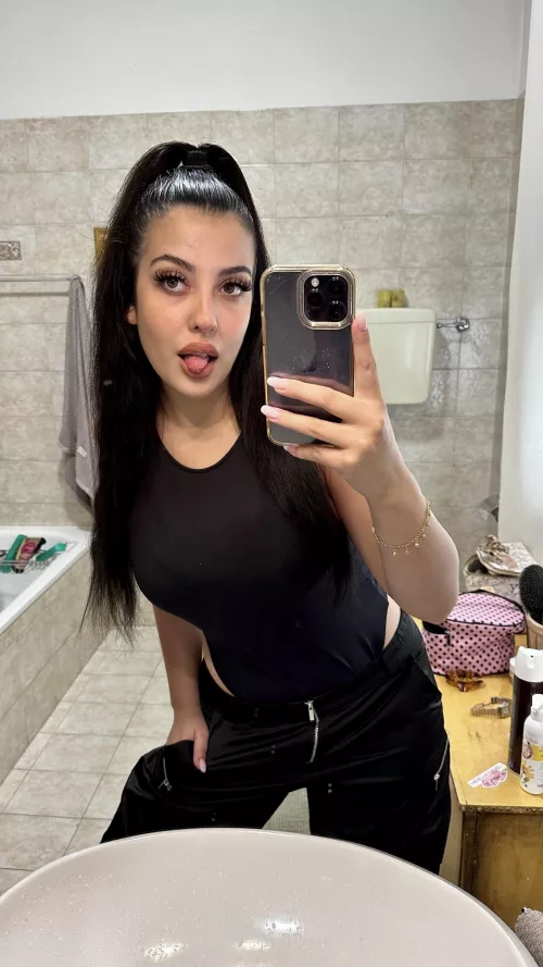 oh hey world.. im that cutie with a booty by princess-pretty-face