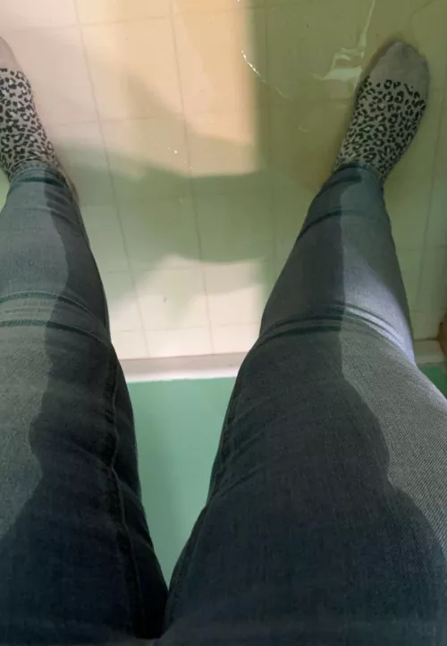 Oops I pissed my pants by midwesterndesire