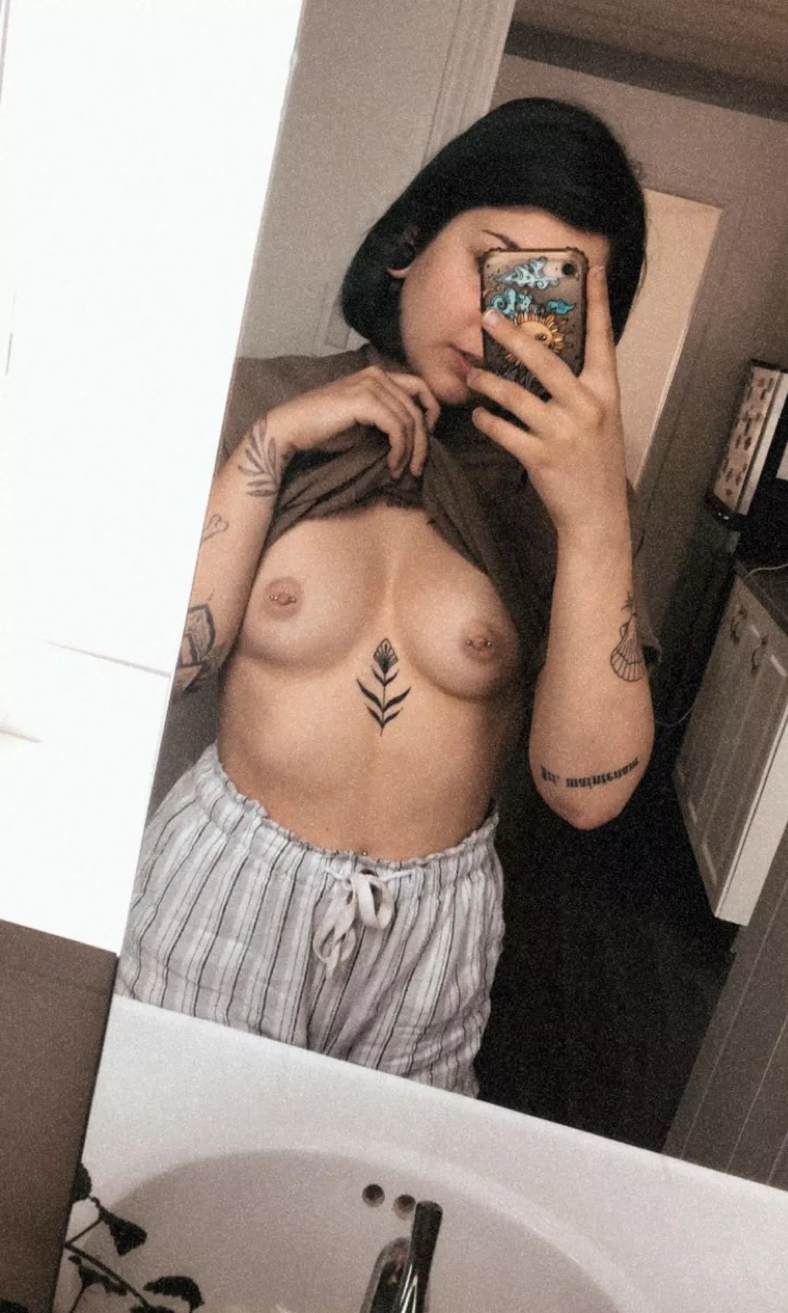 Quebec titties posted by shymeg00