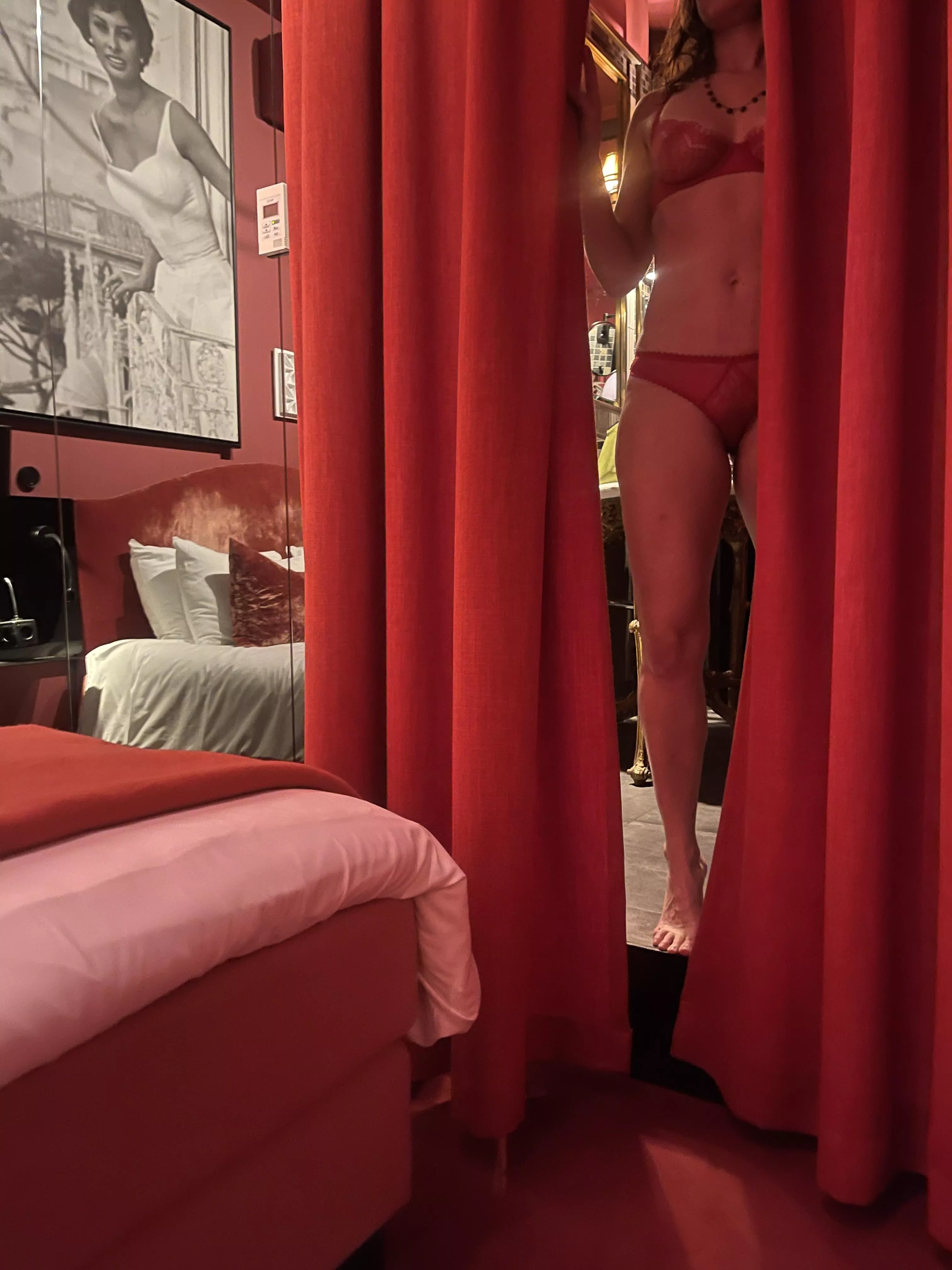 Red hot (F) posted by Randoporno0