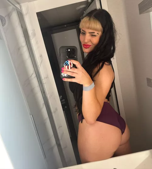 Steph De Lander by Demonwiser