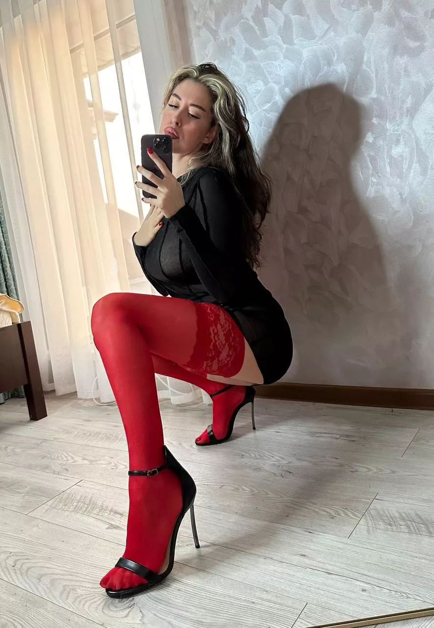 The Goddess has beautiful red stockings posted by Kate-www