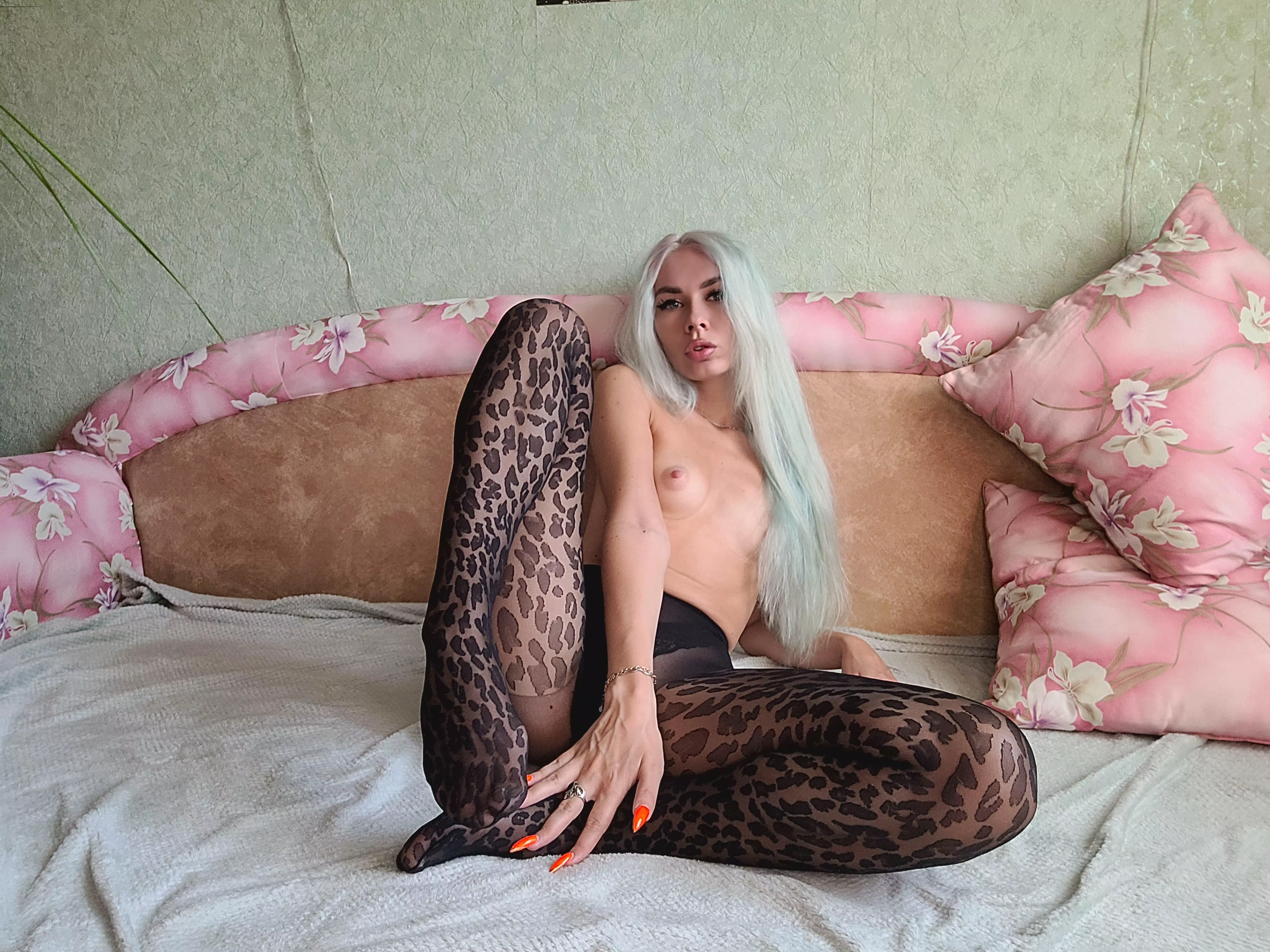 The people who invented nylon are geniuses, I love it on my body posted by CuteBad184