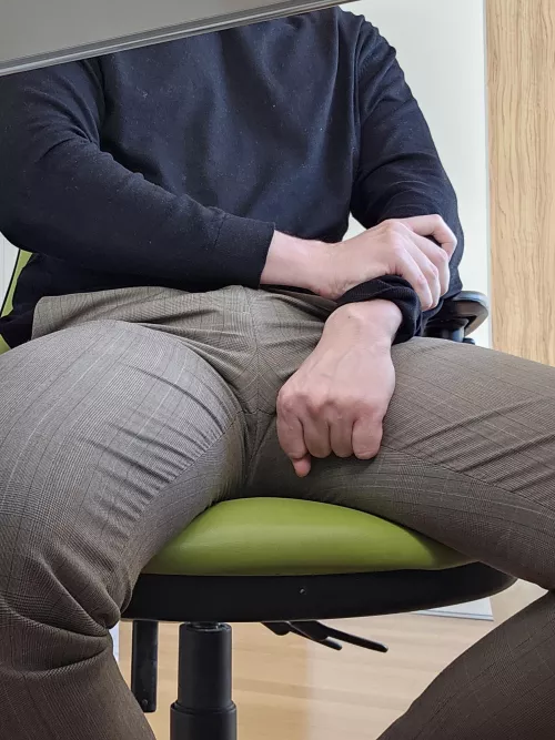 Thick thighs, veiny hands and big bulge by uporabnik1234