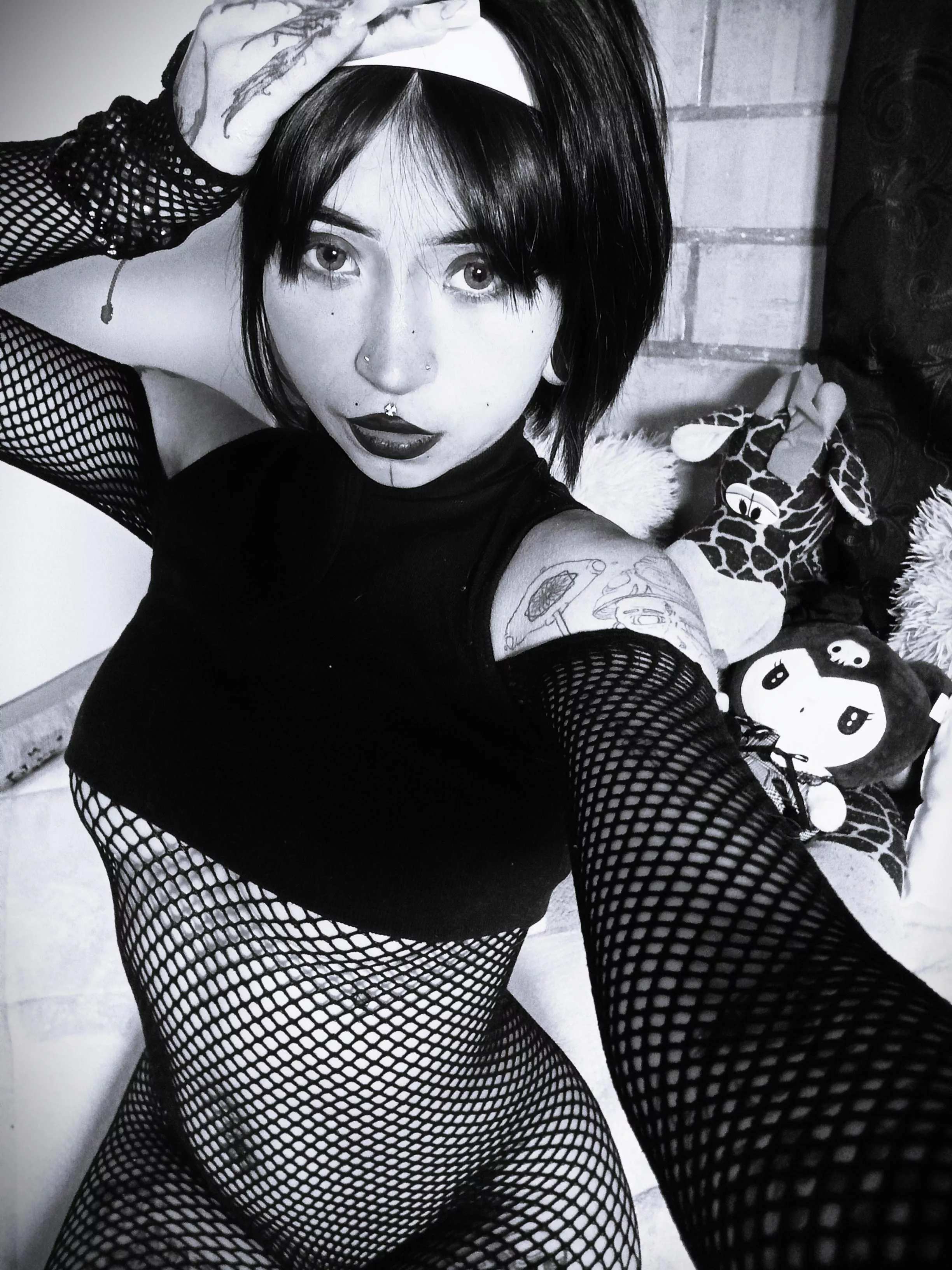 Us Against the World babe posted by PixieJinxxx