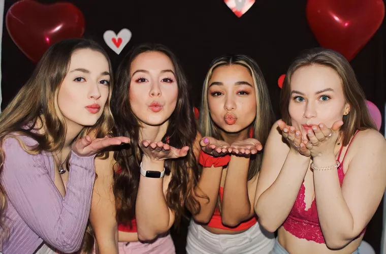 Which of these girls would you kiss? [4] by HotelNo545